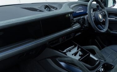 Porsche Cayenne TURBO E-HYBRID Coupe with GT Package 19