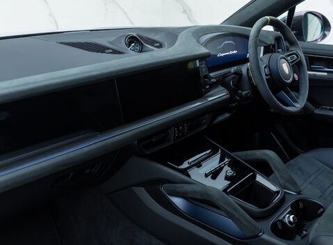 Porsche Cayenne TURBO E-HYBRID Coupe with GT Package 19