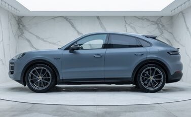 Porsche Cayenne TURBO E-HYBRID Coupe with GT Package 5