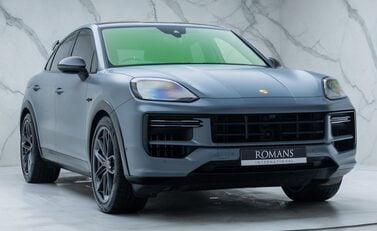Porsche Cayenne TURBO E-HYBRID Coupe with GT Package 9
