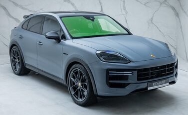 Porsche Cayenne TURBO E-HYBRID Coupe with GT Package 11