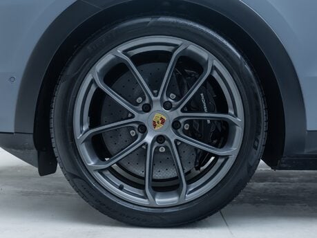 Porsche Cayenne TURBO E-HYBRID Coupe with GT Package