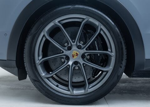 Porsche Cayenne TURBO E-HYBRID Coupe with GT Package