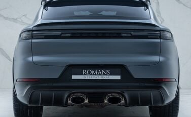 Porsche Cayenne TURBO E-HYBRID Coupe with GT Package 8