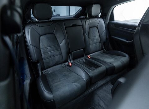 Porsche Cayenne TURBO E-HYBRID Coupe with GT Package 16