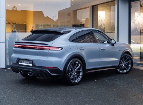 Porsche Cayenne TURBO E-HYBRID Coupe with GT Package 4