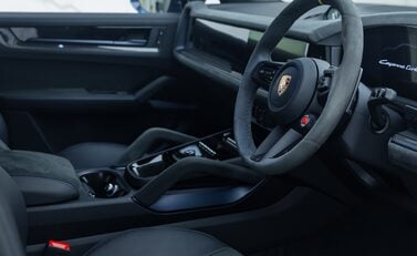 Porsche Cayenne TURBO E-HYBRID Coupe with GT Package 13