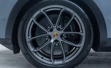 Porsche Cayenne TURBO E-HYBRID Coupe with GT Package 30