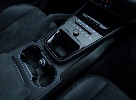 Porsche Cayenne TURBO E-HYBRID Coupe with GT Package 25