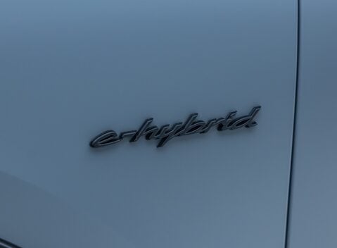 Porsche Cayenne TURBO E-HYBRID Coupe with GT Package 32