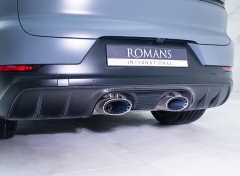Porsche Cayenne TURBO E-HYBRID Coupe with GT Package 36