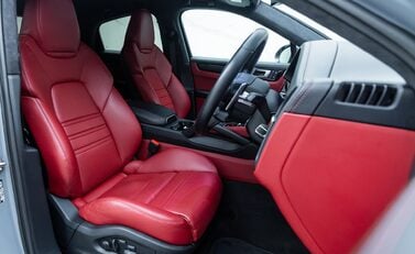 Porsche Cayenne TURBO GT 14