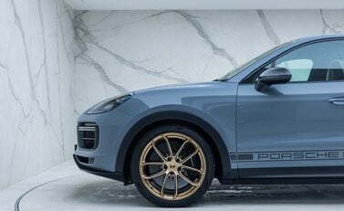 Porsche Cayenne TURBO GT 40