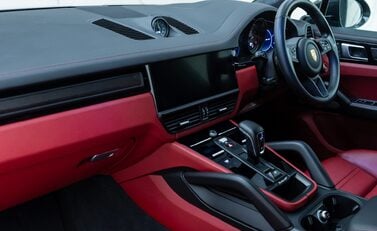 Porsche Cayenne TURBO GT 19