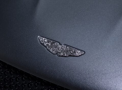 Aston Martin DBS Superleggera 32