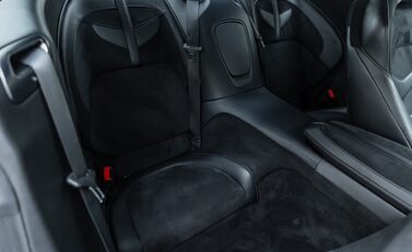 Aston Martin DBS Superleggera 18