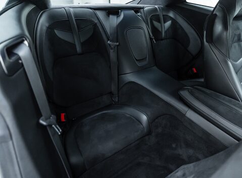 Aston Martin DBS Superleggera 18