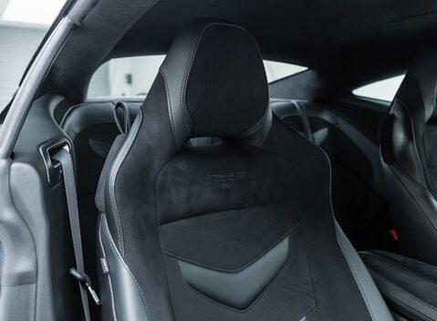 Aston Martin DBS Superleggera 17