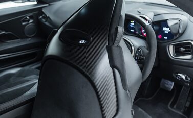 Aston Martin DBS Superleggera 19