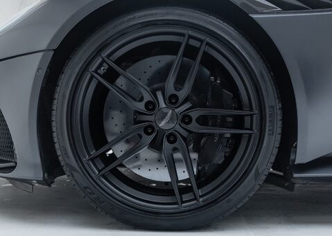 Aston Martin DBS Superleggera