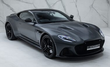 Aston Martin DBS Superleggera 11