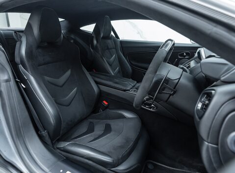 Aston Martin DBS Superleggera 16