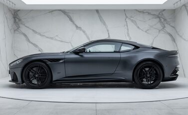 Aston Martin DBS Superleggera 5