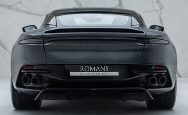 Aston Martin DBS Superleggera 8