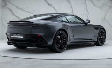 Aston Martin DBS Superleggera 6