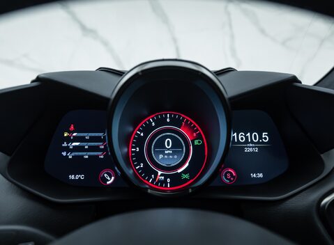 Aston Martin DBS Superleggera 22