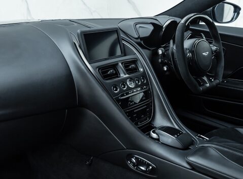 Aston Martin DBS Superleggera 21