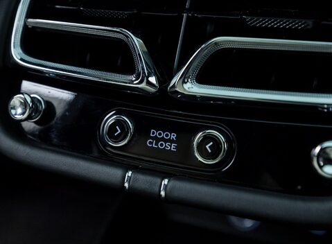 Bentley Bentayga V8 AZURE EXTENDED WHEELBASE First Edition 24