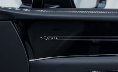 Bentley Bentayga V8 AZURE EXTENDED WHEELBASE First Edition 40