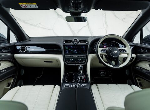 Bentley Bentayga V8 AZURE EXTENDED WHEELBASE First Edition 28