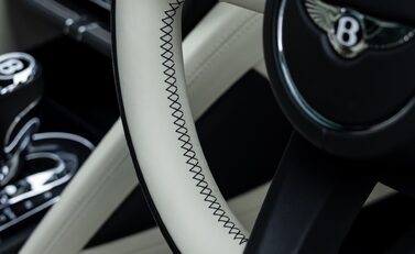 Bentley Bentayga V8 AZURE EXTENDED WHEELBASE First Edition 14