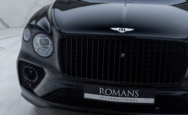Bentley Bentayga V8 AZURE EXTENDED WHEELBASE First Edition 44