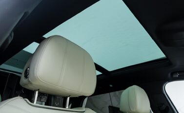 Bentley Bentayga V8 AZURE EXTENDED WHEELBASE First Edition 18