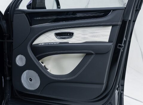 Bentley Bentayga V8 AZURE EXTENDED WHEELBASE First Edition 38