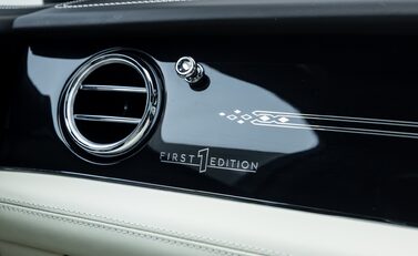 Bentley Bentayga V8 AZURE EXTENDED WHEELBASE First Edition 32