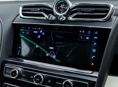 Bentley Bentayga V8 AZURE EXTENDED WHEELBASE First Edition 33