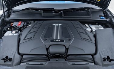 Bentley Bentayga V8 AZURE EXTENDED WHEELBASE First Edition 51