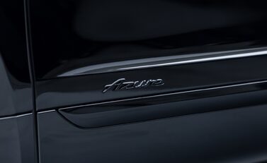 Bentley Bentayga V8 AZURE EXTENDED WHEELBASE First Edition 46