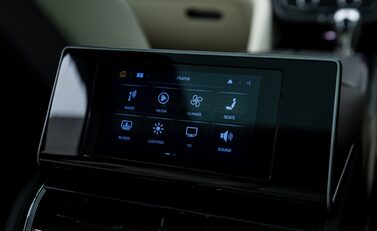 Bentley Bentayga V8 AZURE EXTENDED WHEELBASE First Edition 23