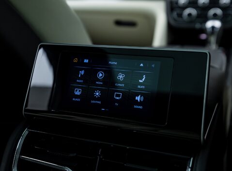 Bentley Bentayga V8 AZURE EXTENDED WHEELBASE First Edition 23