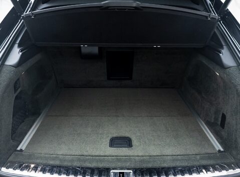 Bentley Bentayga V8 AZURE EXTENDED WHEELBASE First Edition 52