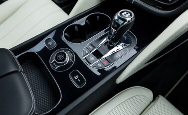 Bentley Bentayga V8 AZURE EXTENDED WHEELBASE First Edition 35