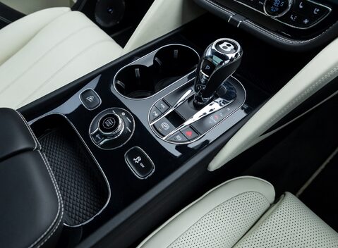 Bentley Bentayga V8 AZURE EXTENDED WHEELBASE First Edition 35