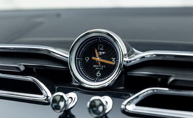 Bentley Bentayga V8 AZURE EXTENDED WHEELBASE First Edition 31