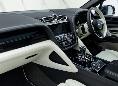 Bentley Bentayga V8 AZURE EXTENDED WHEELBASE First Edition 27