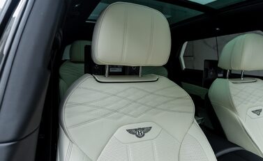 Bentley Bentayga V8 AZURE EXTENDED WHEELBASE First Edition 17